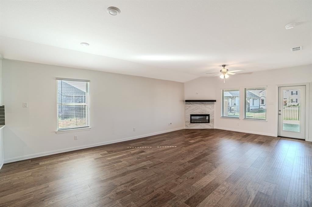 1910 Blackbird Ln - Photo 3 of 26