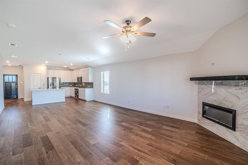 1910 Blackbird Ln - Photo 4 of 26