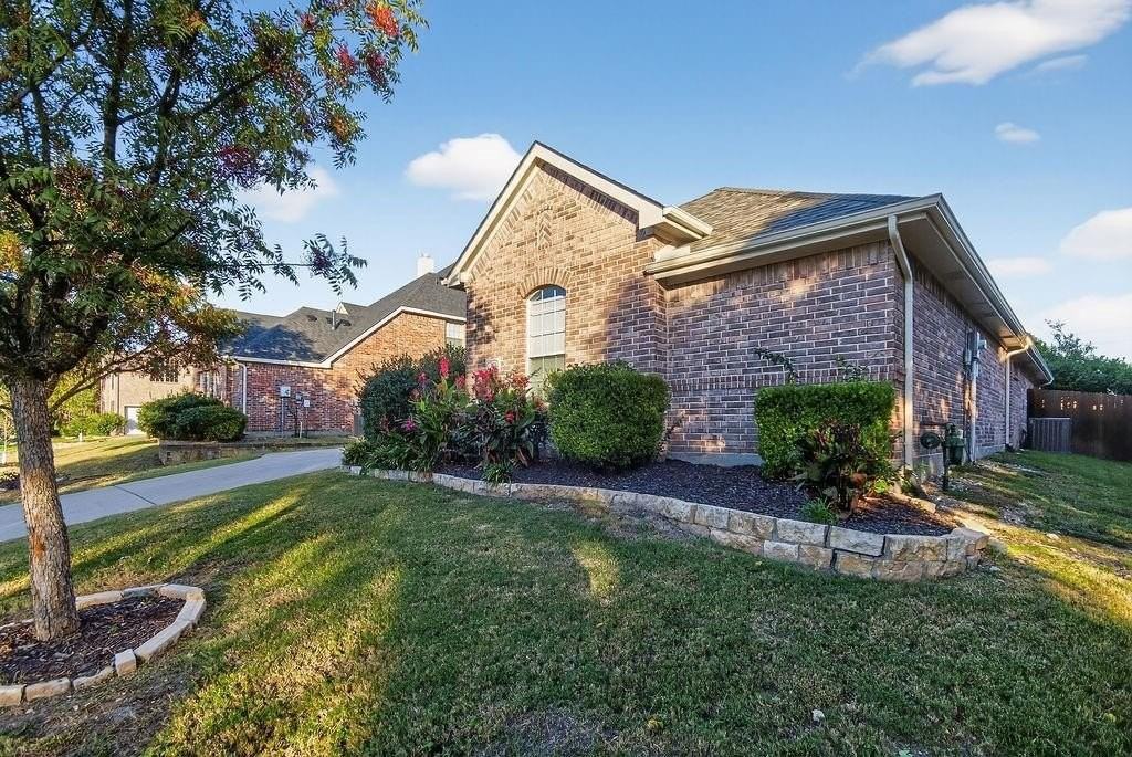 1604 Wagon Wheel Dr - Photo 3 of 40