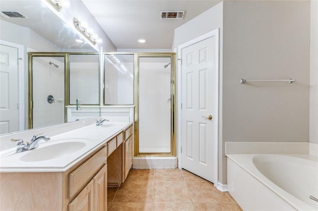 909 Canterbury Drive - Photo 5 of 15