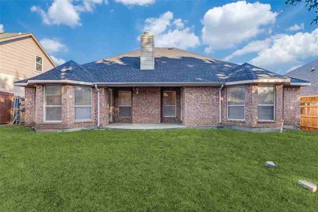 909 Canterbury Drive - Photo 7 of 15