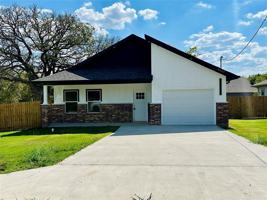 featured image of 4025 Lake St