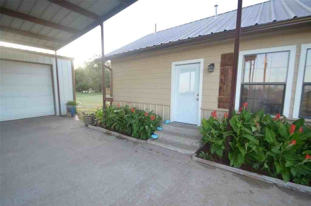 261 Red Rd - Photo 4 of 37