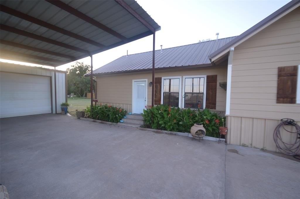 261 Red Rd - Photo 5 of 37