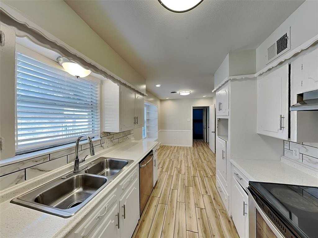 5928 Fox Hill Ln - Photo 4 of 20