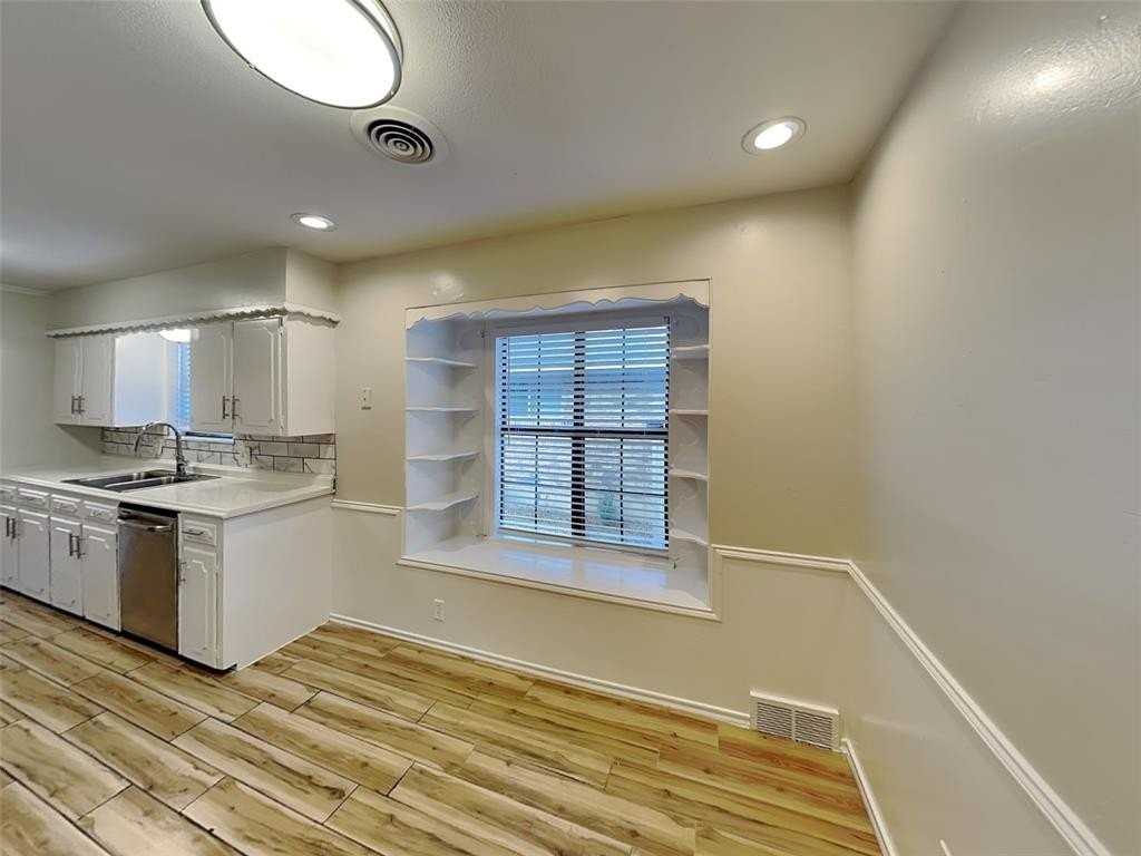 5928 Fox Hill Ln - Photo 5 of 20