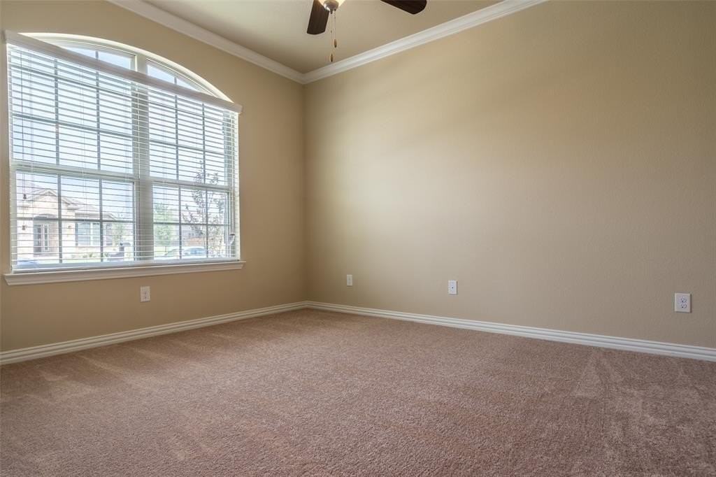 2401 Austin Ln - Photo 4 of 36