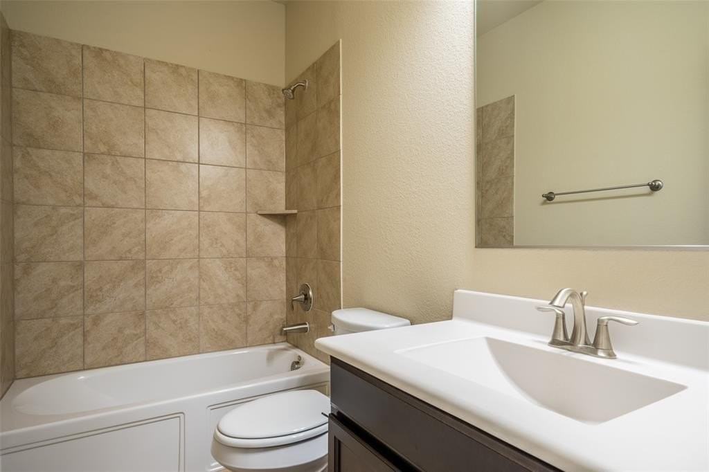 2401 Austin Ln - Photo 6 of 36