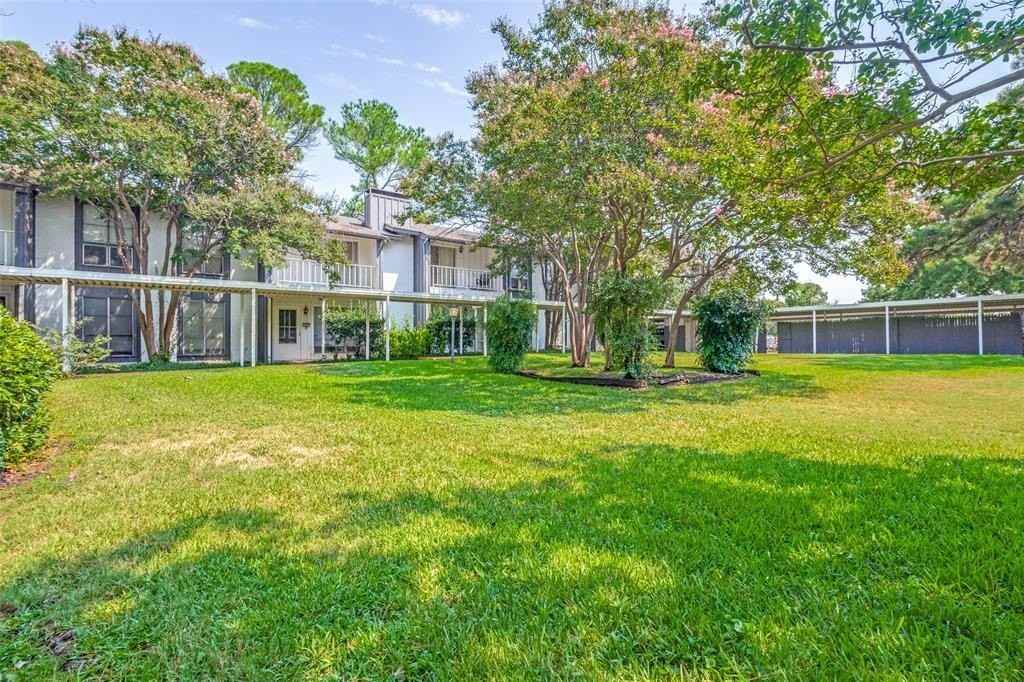 412 Hollyhill Ln - Photo 2 of 15