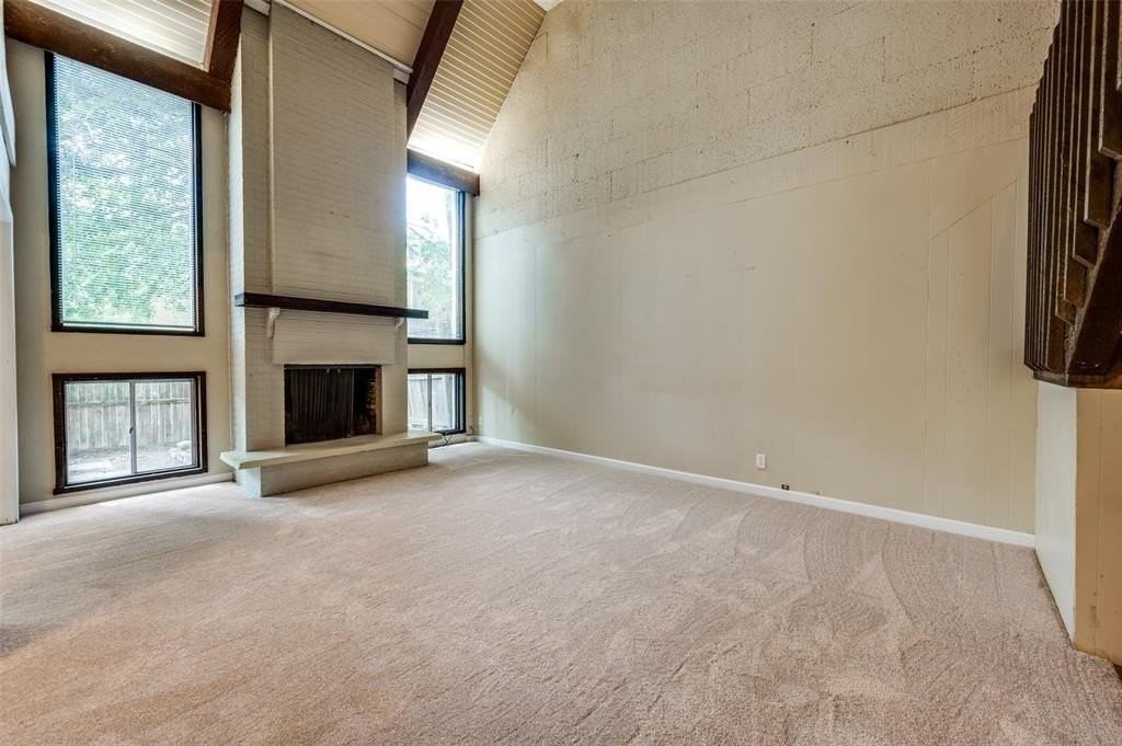 412 Hollyhill Ln - Photo 4 of 15