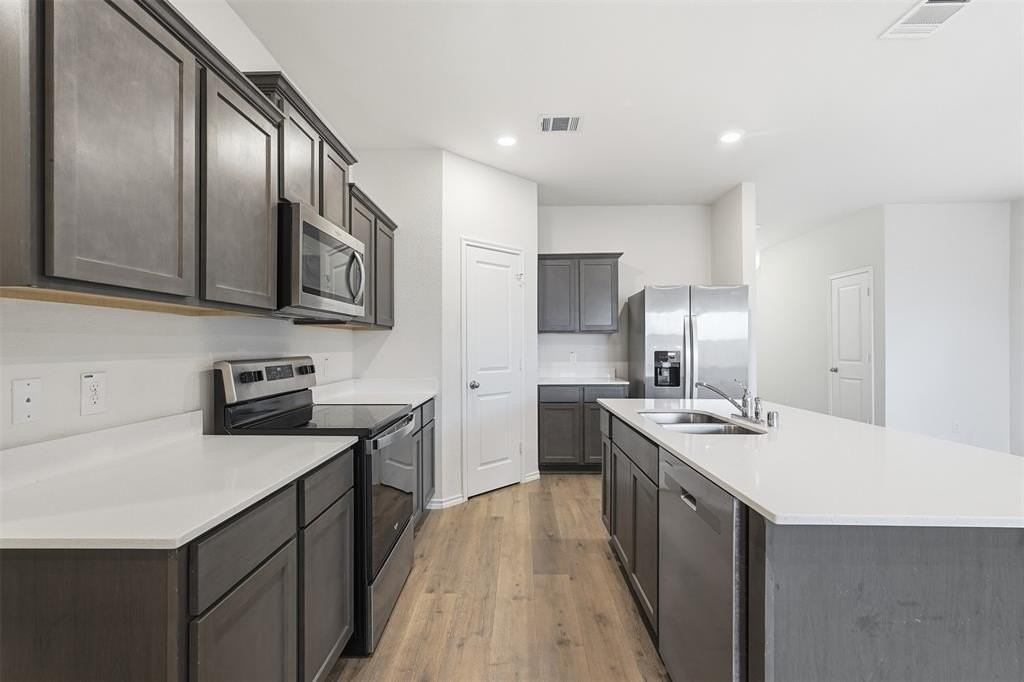 805 Trough St - Photo 2 of 18