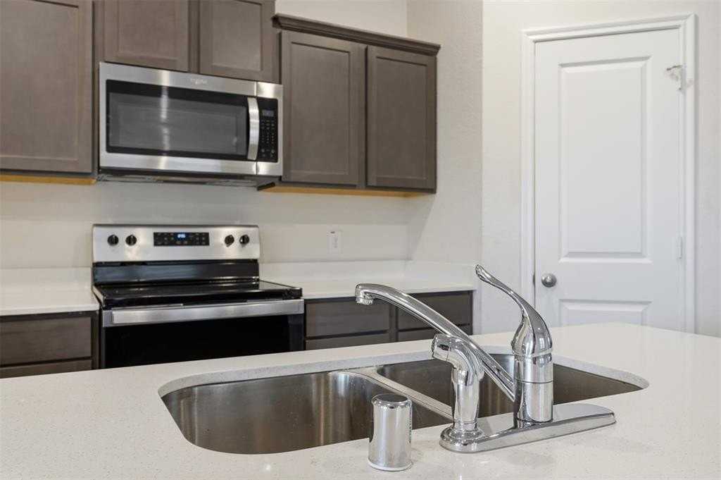 805 Trough St - Photo 3 of 18