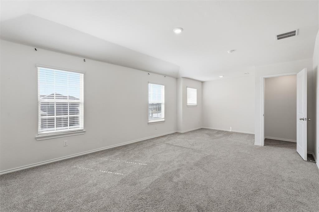 805 Trough St - Photo 7 of 18