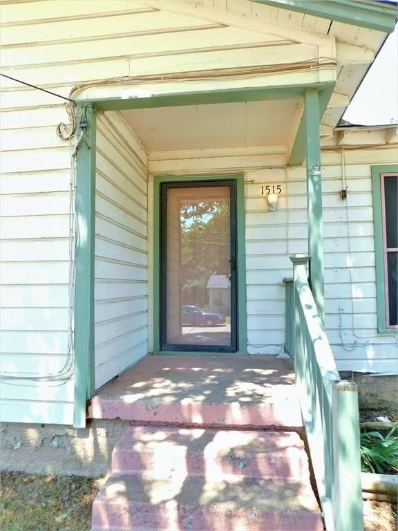 1515 Snyder St - Photo 4 of 19