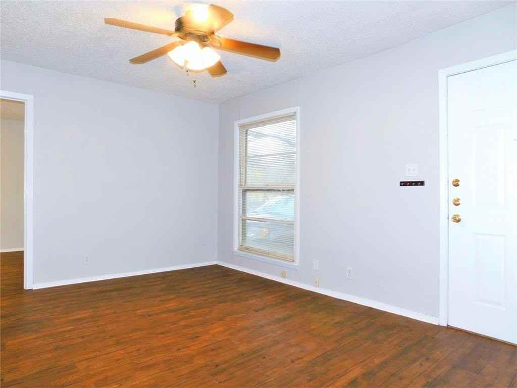 1515 Snyder St - Photo 5 of 19