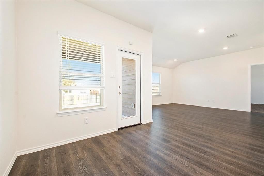 941 Fueller Dr - Photo 5 of 29