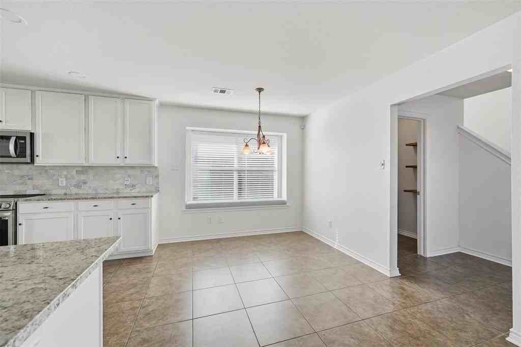 5408 Bridgeport Rd - Photo 5 of 22