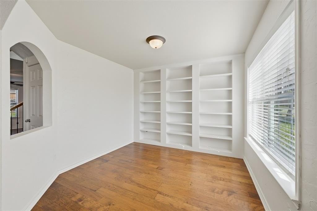 5408 Bridgeport Rd - Photo 7 of 22