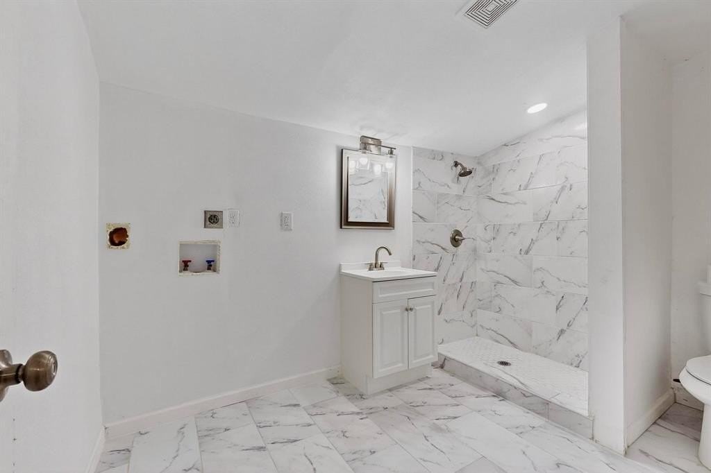 631 Baker St #1 - Photo 6 of 32