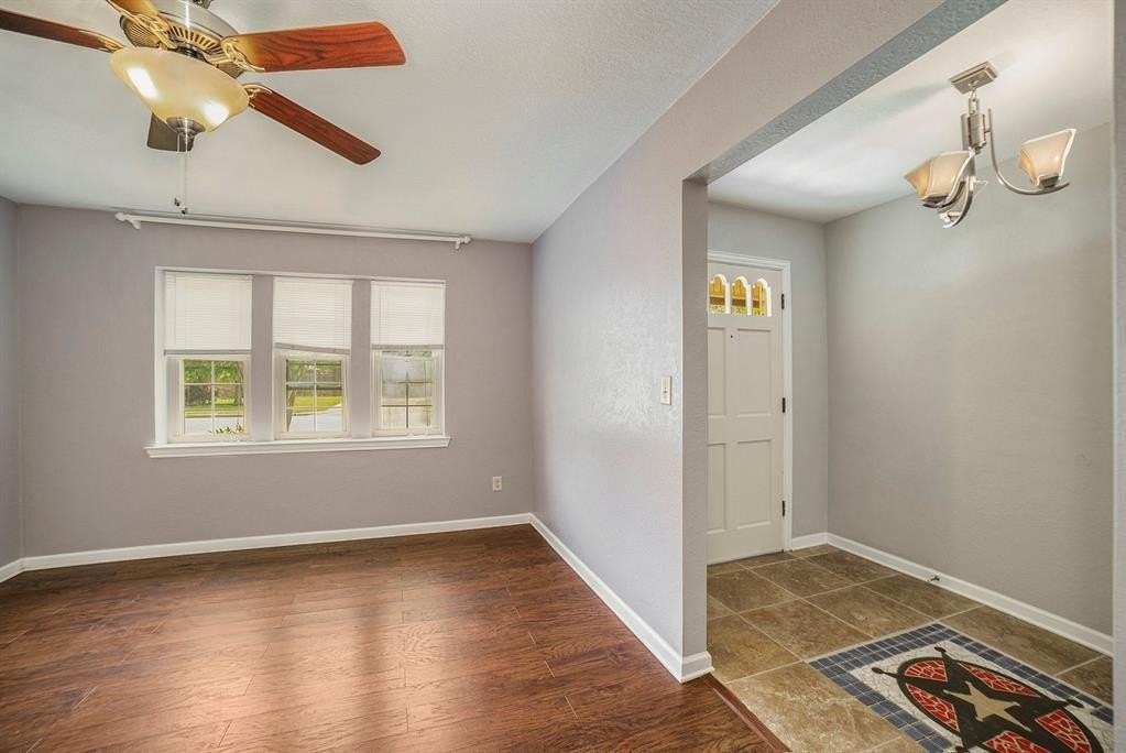 2940 Flamingo Cir - Photo 3 of 24