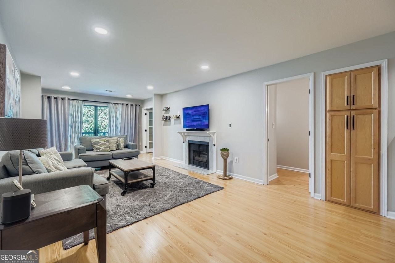 3302 Pine Heights Dr Ne - Photo 4 of 17