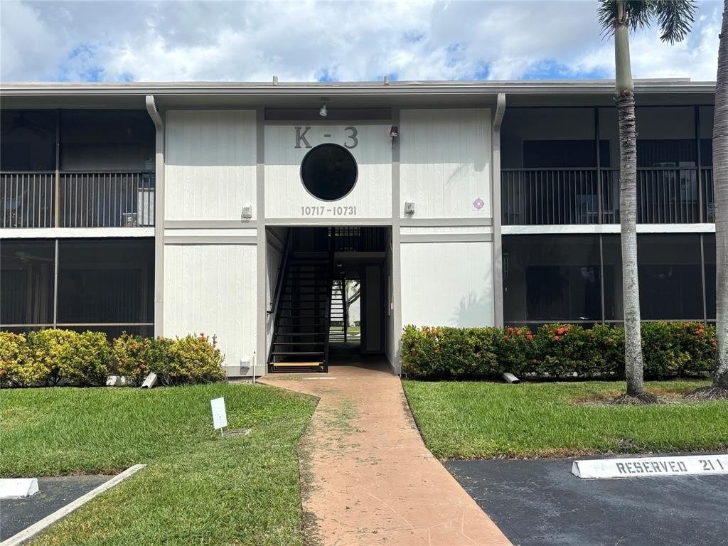 10727 West Clairmont Circle #211