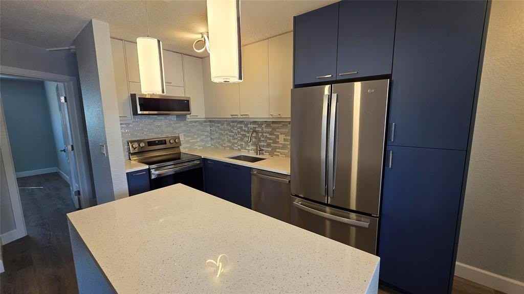 2607 Northeast 8th Avenue #14 - Photo 4 of 12