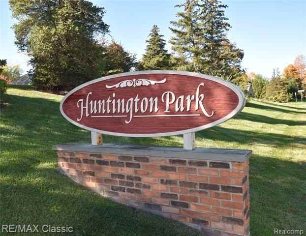 1635 Huntington Park #E - Photo 3 of 15