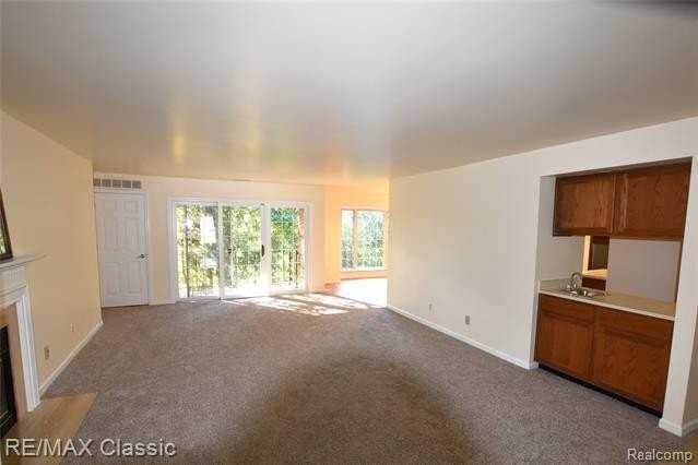 1635 Huntington Park #E - Photo 5 of 15