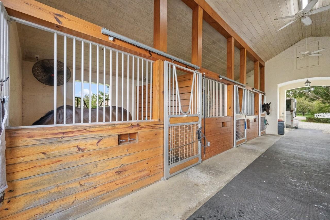 15416 Sunnyland Ln #BARN - Photo 7 of 18