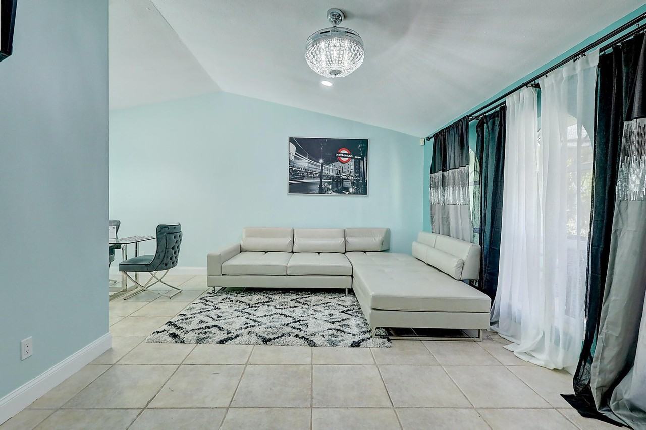 238 Sw Grove Ave - Photo 5 of 47