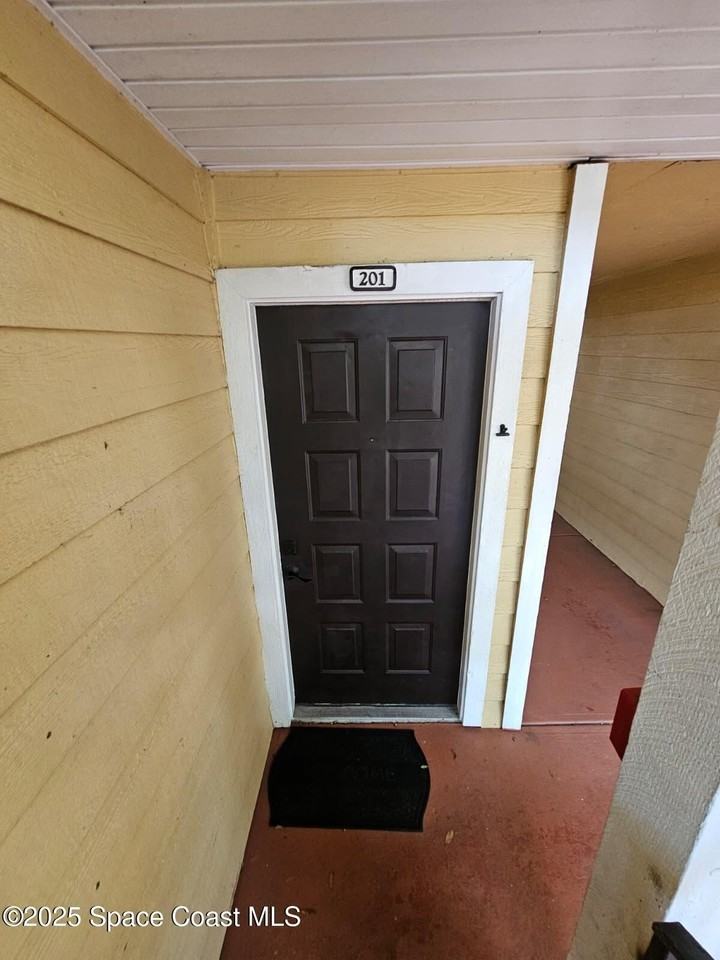 225 South Tropical Trail #201 - Photo 3 of 14