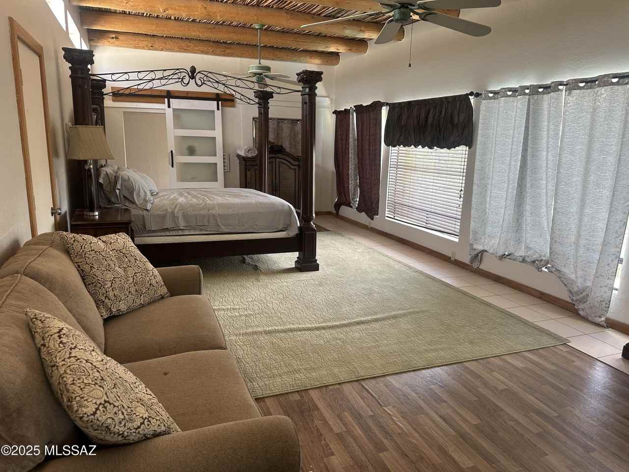 887 E Roper Rd - Photo 3 of 44