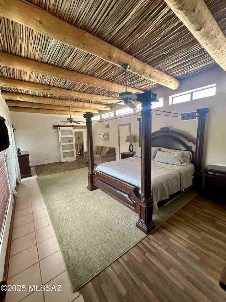 887 E Roper Rd - Photo 4 of 44