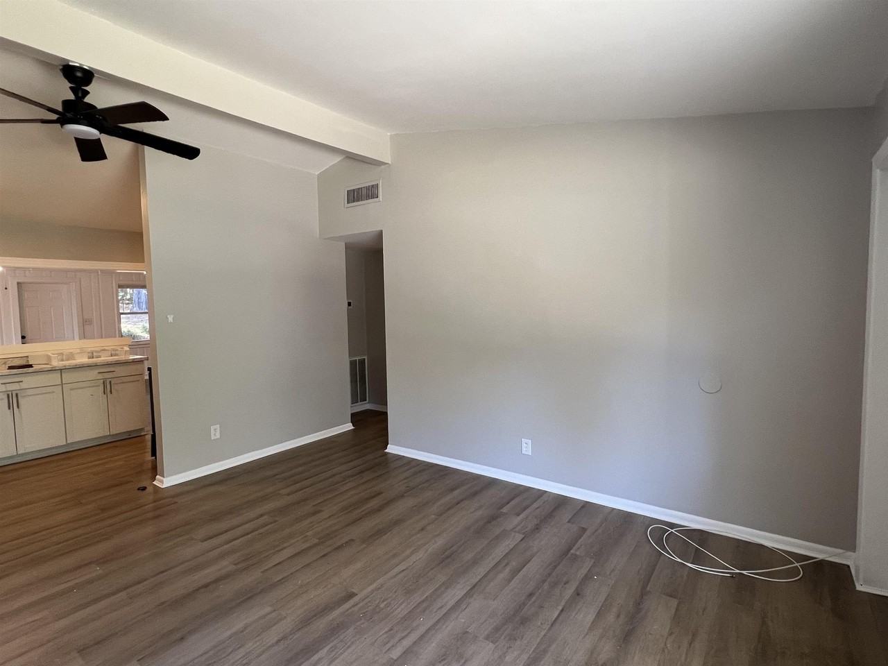 2032 Warwick St - Photo 3 of 10