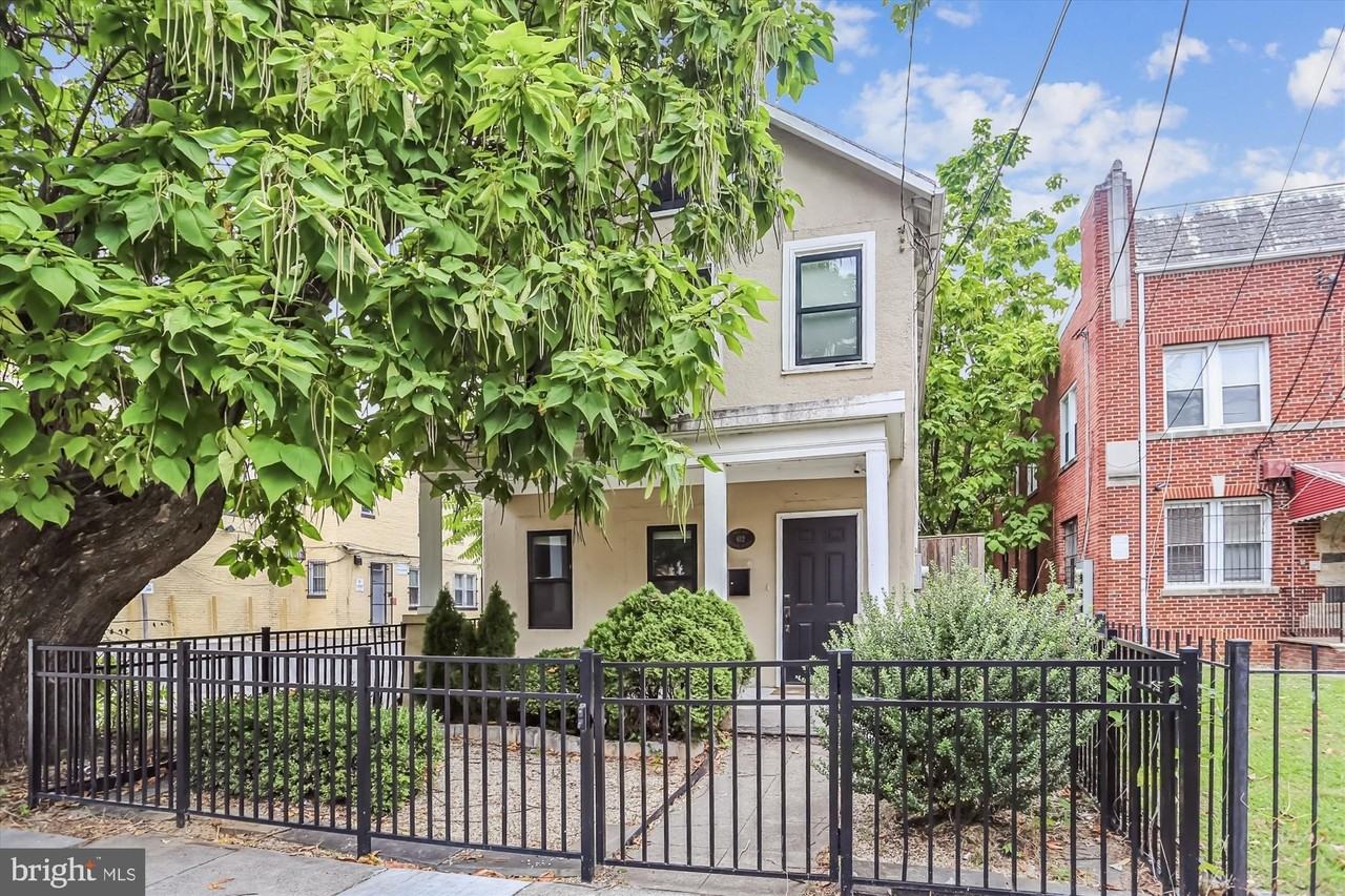 612 Alabama Ave Se - Photo 2 of 18