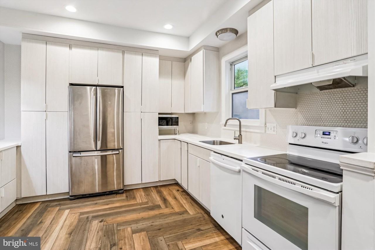 612 Alabama Ave Se - Photo 7 of 18