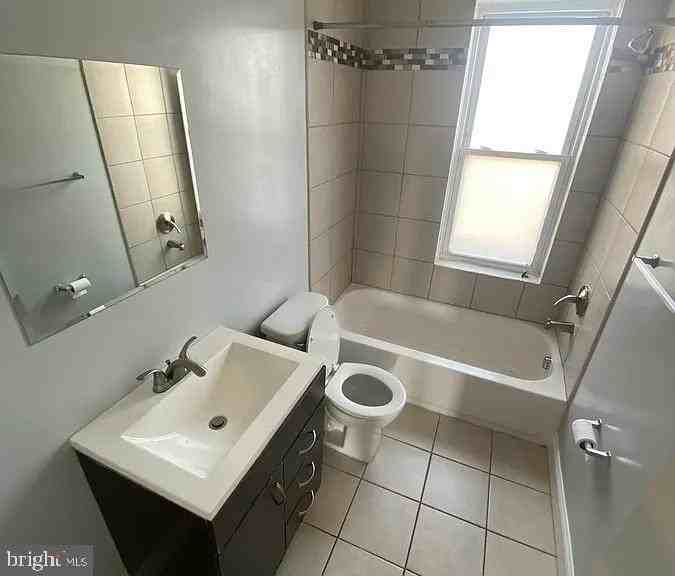 543 Florida Ave Nw Apt 4 #4 - Photo 4 of 17