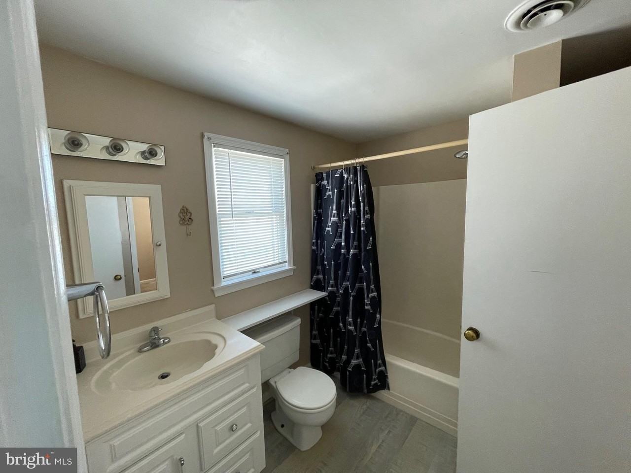 13611 Derrickson Ave Unit A #A - Photo 4 of 12