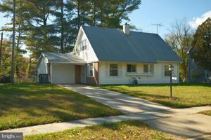 featured image of 6 Botany Cir