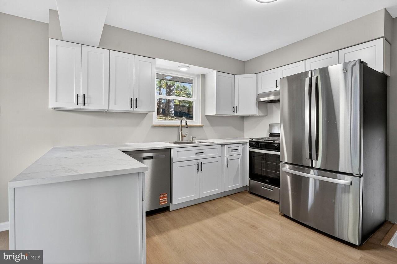 5307 Kepler Ln - Photo 4 of 32