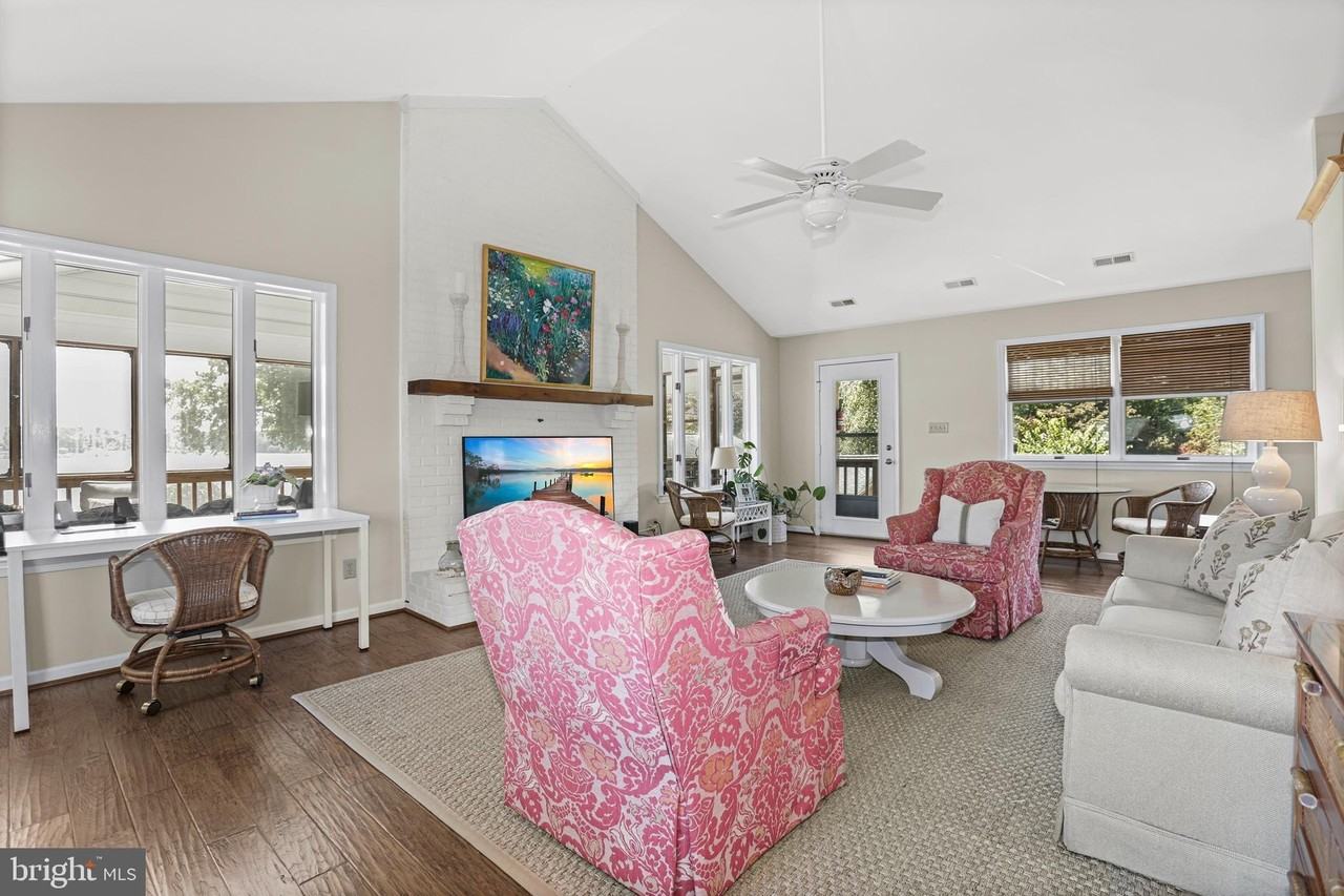 638 Marlborough Point Road - Photo 4 of 50