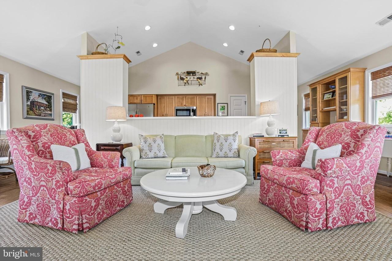 638 Marlborough Point Road - Photo 6 of 50