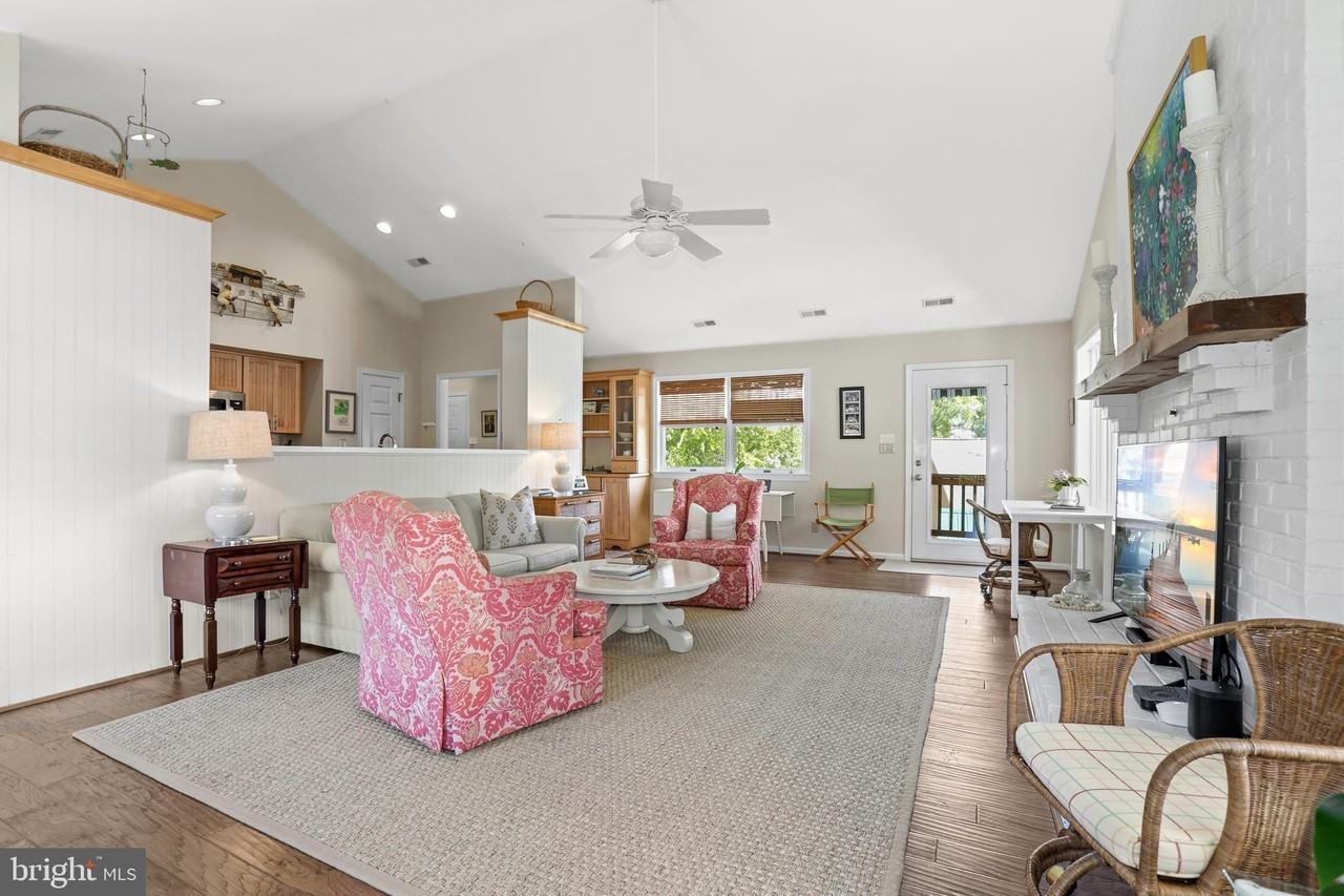 638 Marlborough Point Road - Photo 7 of 50