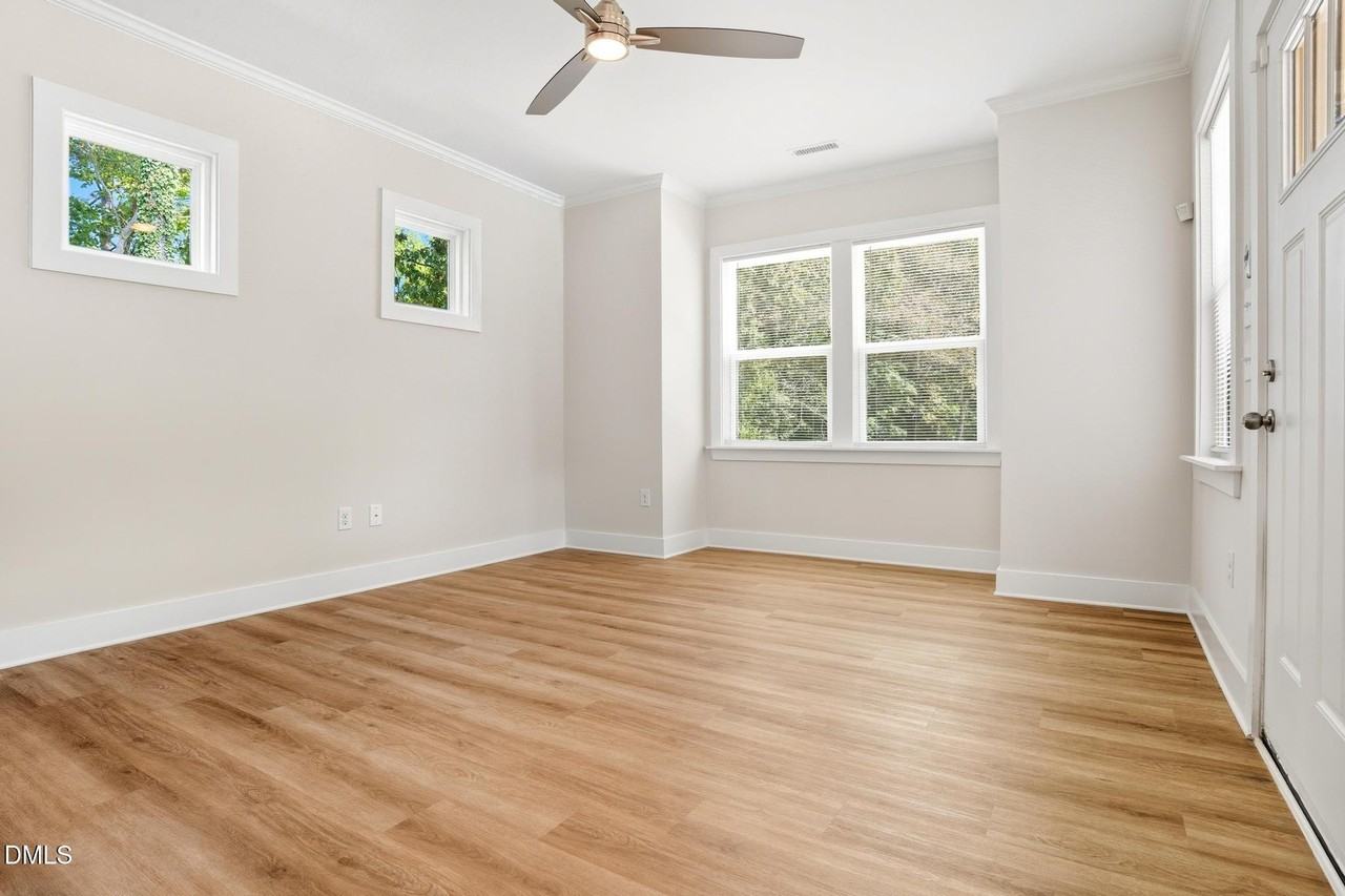 551 Homeland Ave - Photo 3 of 32