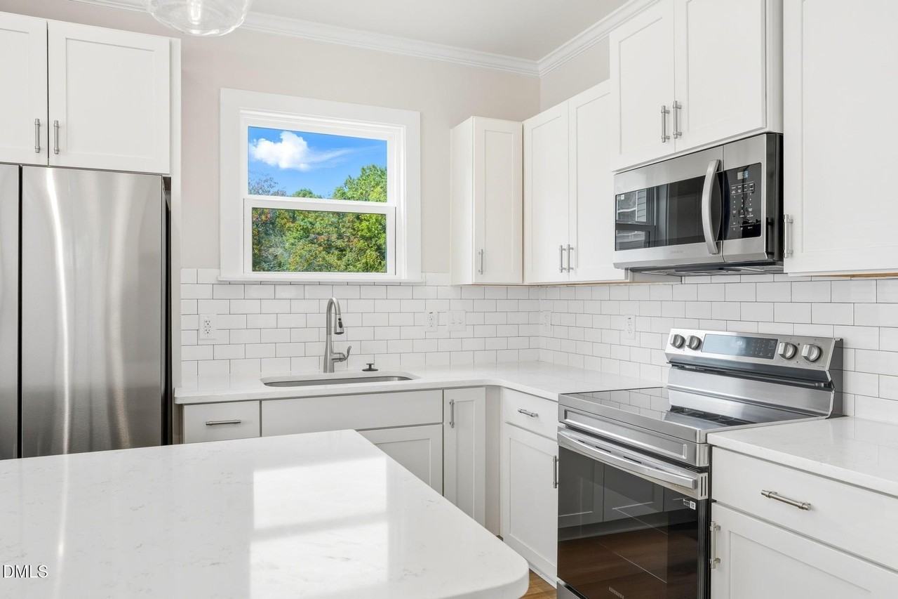 551 Homeland Ave - Photo 6 of 32