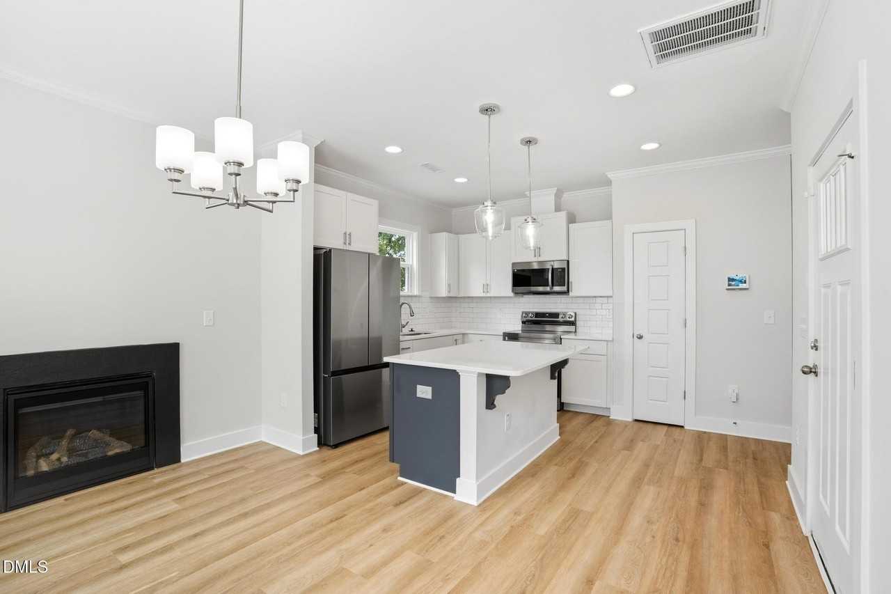 551 Homeland Ave - Photo 7 of 32