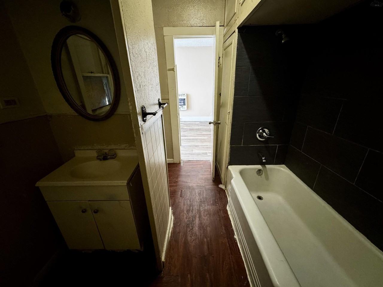 1205 Austin St #3 - Photo 3 of 8