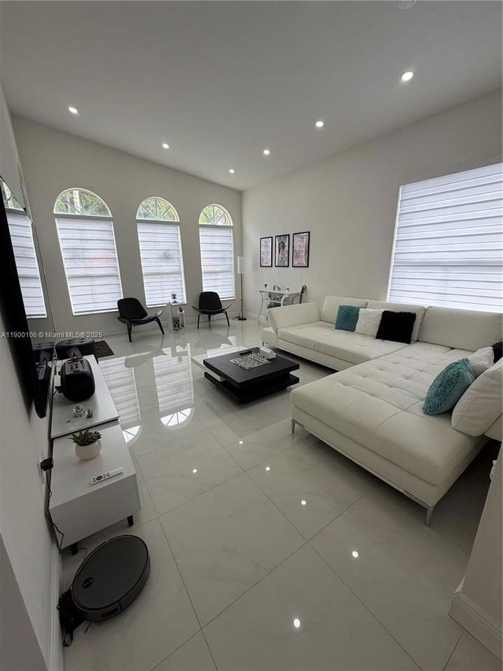 2330 Sw 132nd Way - Photo 3 of 8