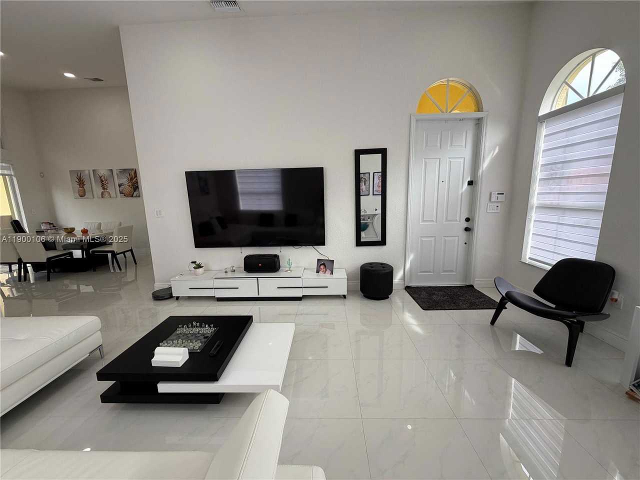 2330 Sw 132nd Way - Photo 4 of 8